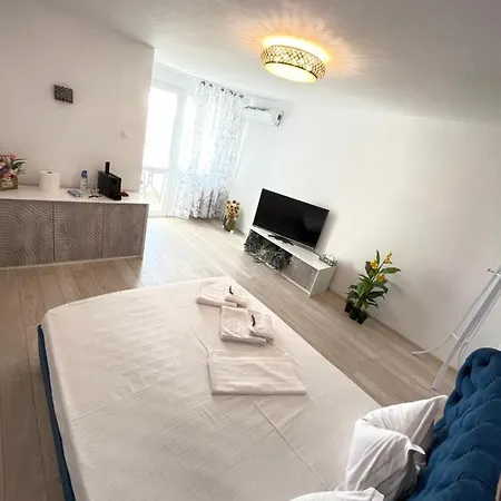 Apartament Garsoniera2-studio Oxygen-40mp Nou ! Direct In Plaminul Verde Al Parcului National ! Parcare Privata Doar Cu Rezervare In Limita Locurilor Disponibile ! Proprietate In Regim Hoteliep- Nu Are Bucatarie !