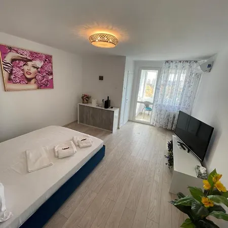 Apartament Garsoniera2-studio Oxygen-40mp Nou ! Direct In Plaminul Verde Al Parcului National ! Parcare Privata Doar Cu Rezervare In Limita Locurilor Disponibile ! Proprietate In Regim Hoteliep- Nu Are Bucatarie ! *
